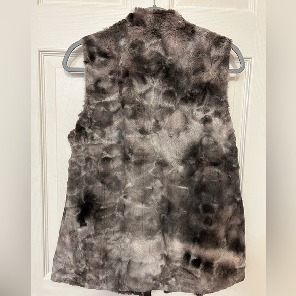 4/$20 Chico’s faux fur plush vest beige black with mandarin collar- size S- 4 US - Picture 6 of 10